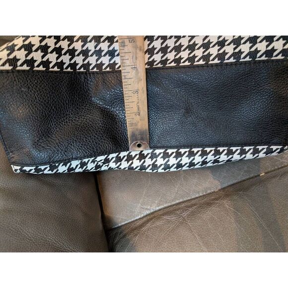 Houndstooth print vegan leather shoulder bag - Picture 7 of 8